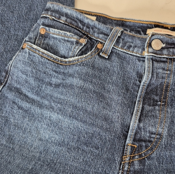 Levi's Women's Wedgie Straight Leg Button-Fly Raw Hem Ankle Jeans - Size 29W-26L - Picture 7 of 16